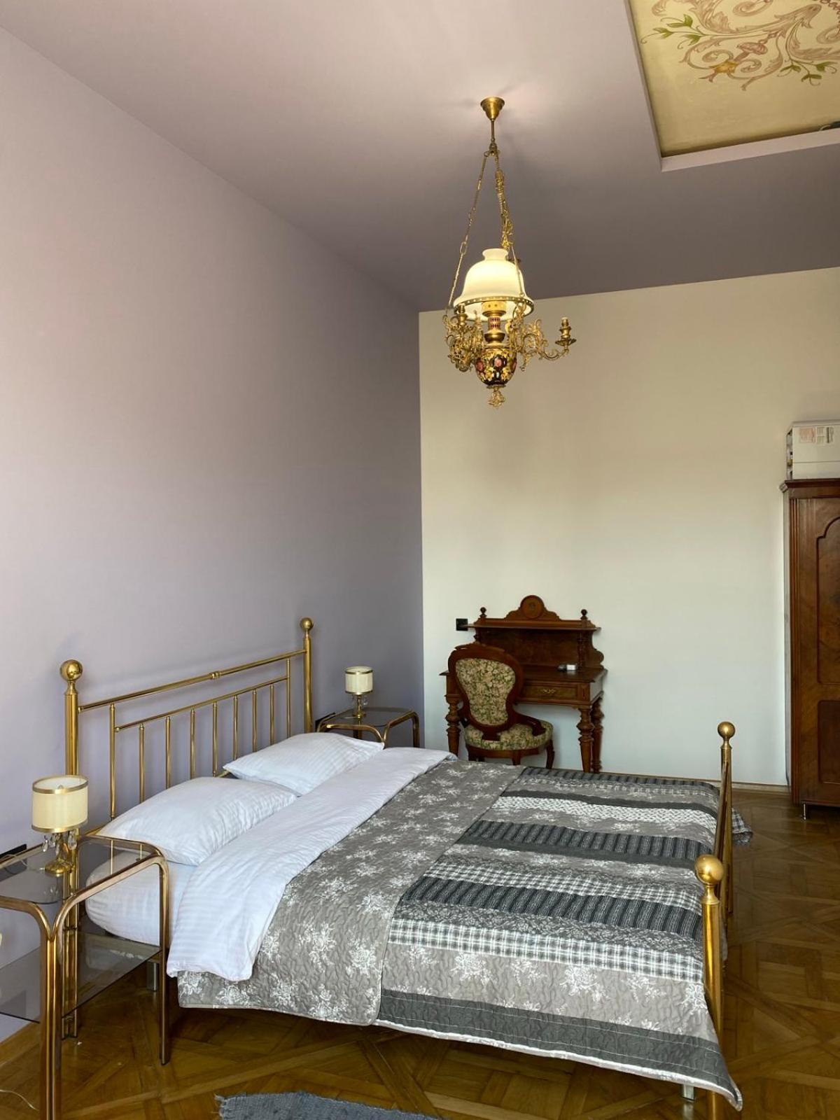 3 Bedrooms Apartment On Nasypna 3 Lviv Eksteriør billede